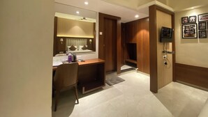 Superior Double Room | Desk, laptop workspace, soundproofing, WiFi (free) - Hotel Czar Inn (Navi Mumbai)