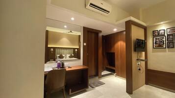 Superior Double Room | Desk, laptop workspace, soundproofing, free WiFi