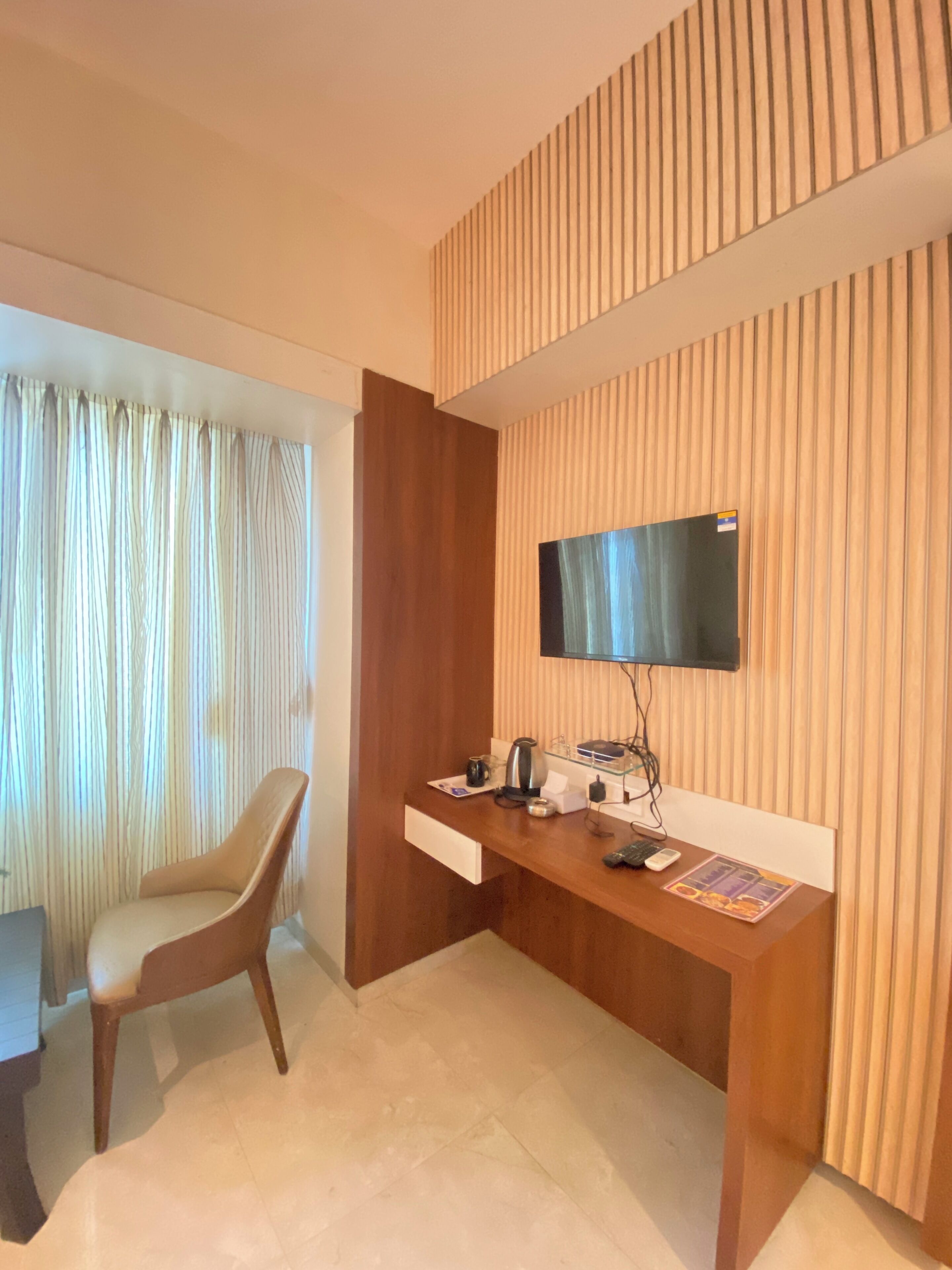Grand Studio Suite | Desk, laptop workspace, soundproofing, free WiFi
