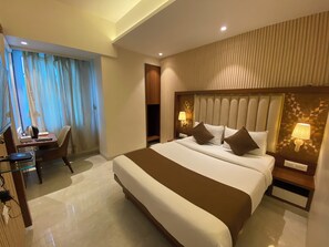 Deluxe Room | Desk, laptop workspace, soundproofing, free WiFi - Hotel Czar Inn (Navi Mumbai)