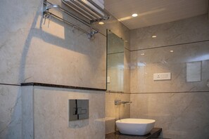 Economy-Doppelzimmer | Badezimmer