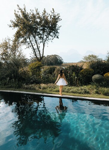 Luxury, self-catering Manor with 6 bedrooms, views of mountains & vineyards