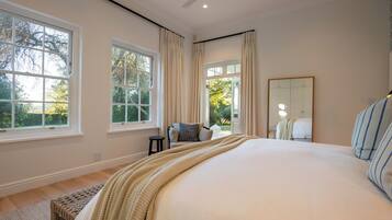6 bedrooms, desk, iron/ironing board, WiFi