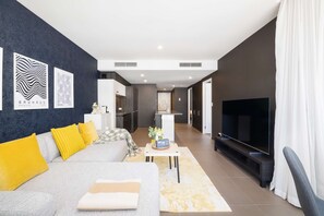 TV - Elegant 2BR Haven in the Trendy Fortitude Valley (Fortitude Valley)