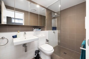 Suihku, hiustenkuivaaja