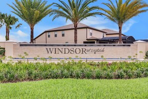 Entrance to windsor at westside featuring a water wall and palm trees
