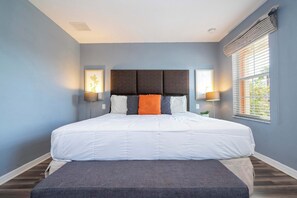 2 bedrooms, desk, iron/ironing board, WiFi