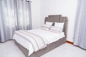 3 soverom, strykejern/-brett, wi-fi og sengetøy