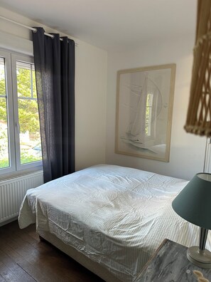 4 chambres, fer et planche à repasser, Wi-Fi, draps fournis