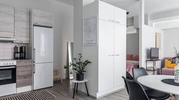 Studio Deluxe, vue ville | Coin séjour | TV connectée