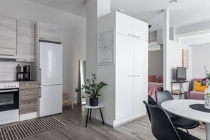 Studio Deluxe - utsikt mot staden | Vardagsrum | Smart-tv