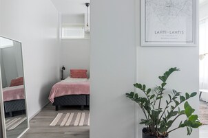 Cortinas blackout, tabla de planchar con plancha y wifi gratis 