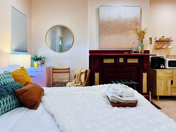 1 bedroom, iron/ironing board, travel crib, WiFi