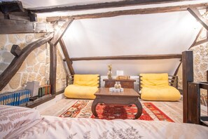 5 chambres, fer et planche à repasser, Wi-Fi, draps fournis