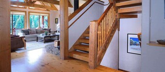 Creek Cove, Gorgeous home, hot tub, very private