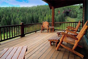 Terrace/patio - Creek Cove, Gorgeous home, hot tub, very private (Crested Butte)