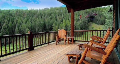 Creek Cove, Gorgeous home, hot tub, very private