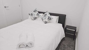 5 chambres, fer et planche Ă repasser, Wi-Fi, draps fournis