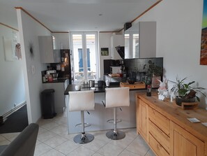 Fridge, oven, stovetop, dishwasher