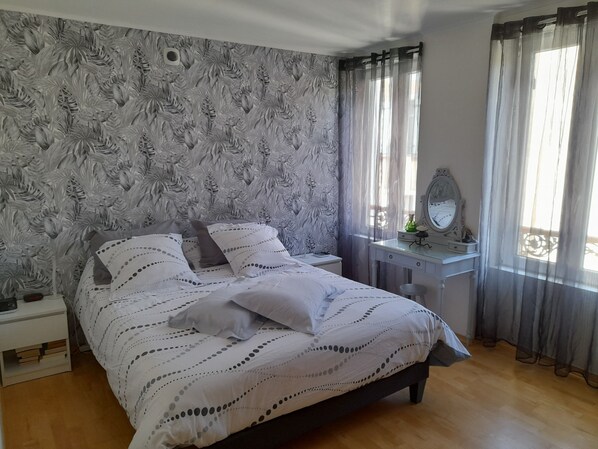 1 bedroom, desk, free WiFi, bed sheets