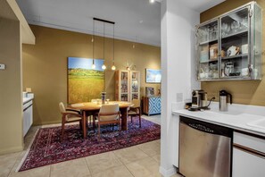 Dining - Palm Springs Getaway - A Ryson Property (Palm Springs)