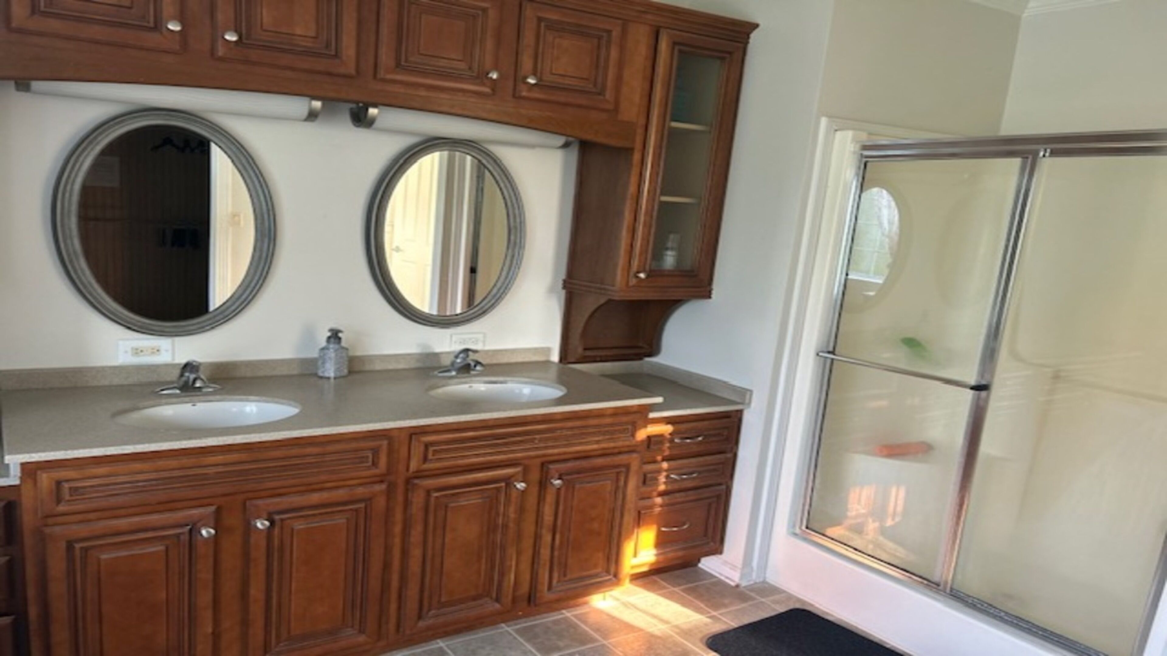 مناشف، صابون، ورق حمّام