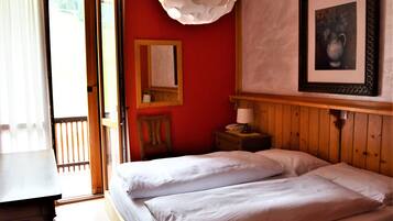 Camera Classic con letto matrimoniale o 2 letti singoli, balcone, vista montagna | Una cassaforte in camera, Wi-Fi gratuito