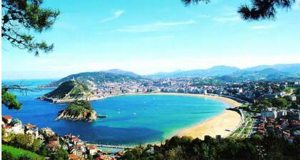 Urrugne Centre, Grand Appart Jardin-terrasse-vue Montagne-wifi, Près de Tout!