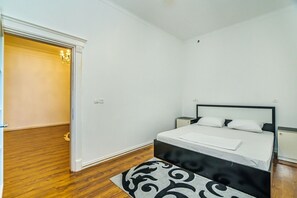 3 bedrooms, iron/ironing board, WiFi, bed sheets - Spacious 2-bedroom apartment with AC, WiFi in welcoming Baku (Baku)