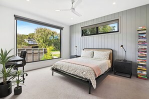 4 Schlafzimmer, Schreibtisch, Bügeleisen/Bügelbrett, WLAN