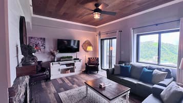 Smart TV, fireplace