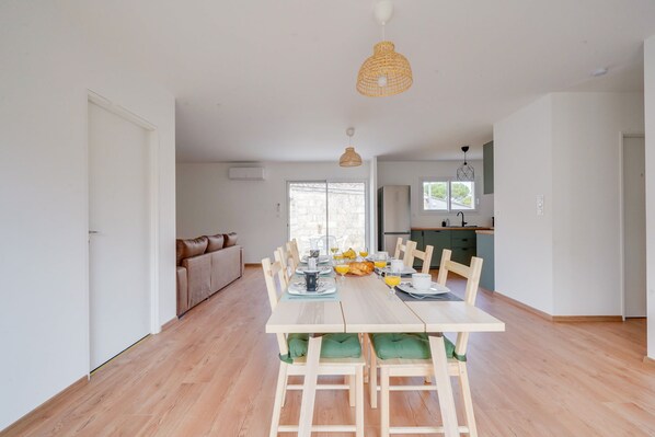 Dining - Maison neuve à proximité immédiate de St Emilion (Néac)