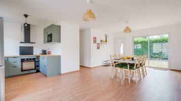 Frigorifero, microonde, forno, lavastoviglie