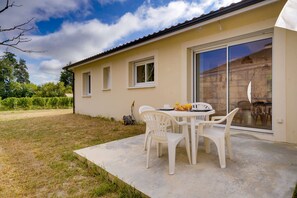 Outdoor dining - Maison neuve à proximité immédiate de St Emilion (Néac)