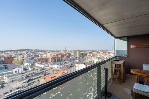 Fabulous 1BR Apt with Sauna & Views