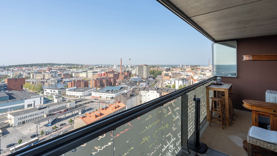 Fabulous 1BR Apt with Sauna & Views