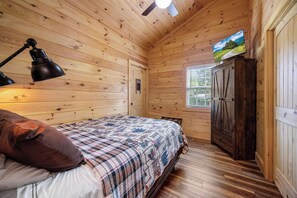 2 bedrooms, iron/ironing board, free WiFi, bed sheets - Cozy Two Bedroom Homestead Minutes from Gatlinburg (Cosby)