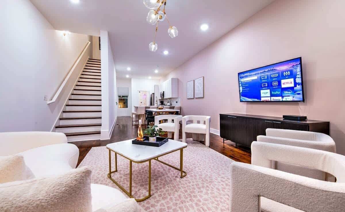 Pretty in Pink! 14 Beds - Game Room and Rooftop!