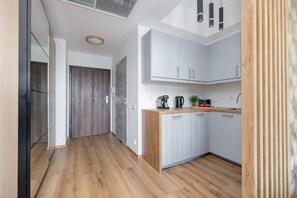 Kühlschrank, Herdplatte, Geschirrspüler