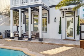 Terrace/patio - Luxurious Beach Retreat steps from Rosemary & Pool (Inlet Beach)