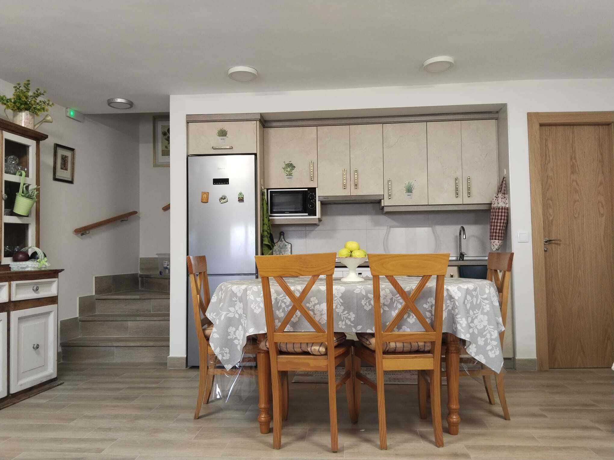 Microwave, dishwasher, cookware/dishes/utensils