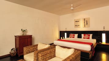 Luxury Room, 1 King Bed, River View | Hypo-allergenic bedding, in-room safe, blackout curtains