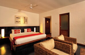 Luxury Room, 1 King Bed, River View | Hypo-allergenic bedding, in-room safe, blackout drapes - Rainforest  (Chalakudy)
