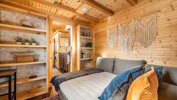 1 Schlafzimmer, Schreibtisch, Bügeleisen/Bügelbrett, Reisekinderbett