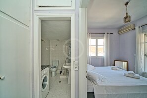 Dusj, hårføner og håndklær