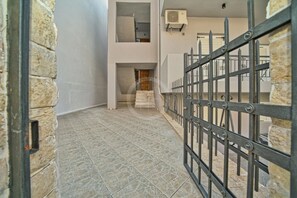Property grounds - Chloi Apartment in Ermioni (Ermioni)