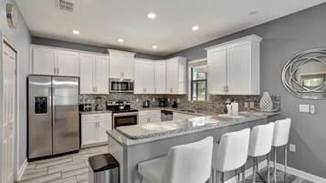 Frigorífic, microones, forn i placa de cuina