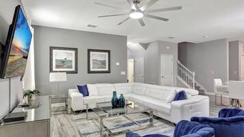 Smart TV, videojuegos, futbolito y estéreo