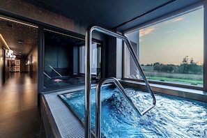 Sauna, hot tub, steam room, massages