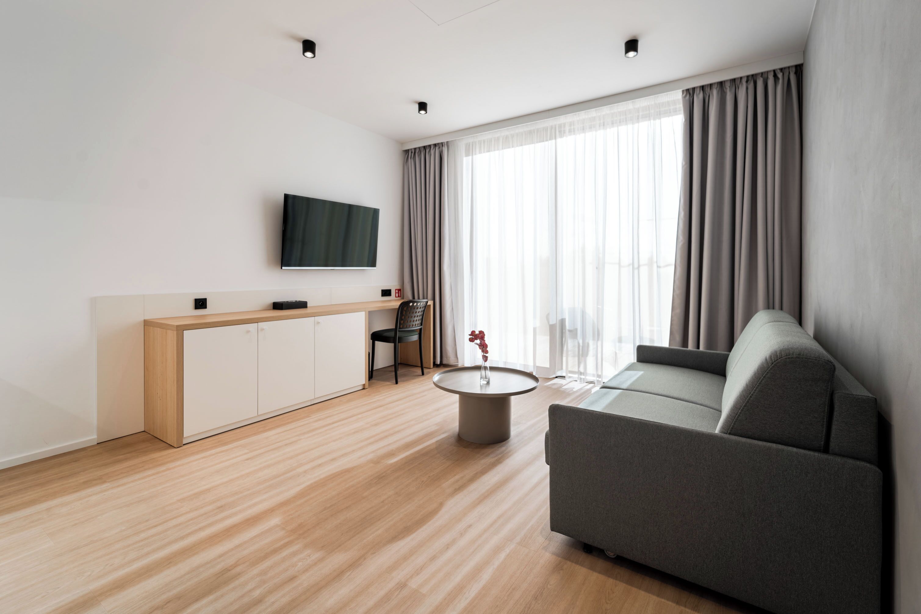 Literie hypoallergénique, coffres-forts dans les chambres